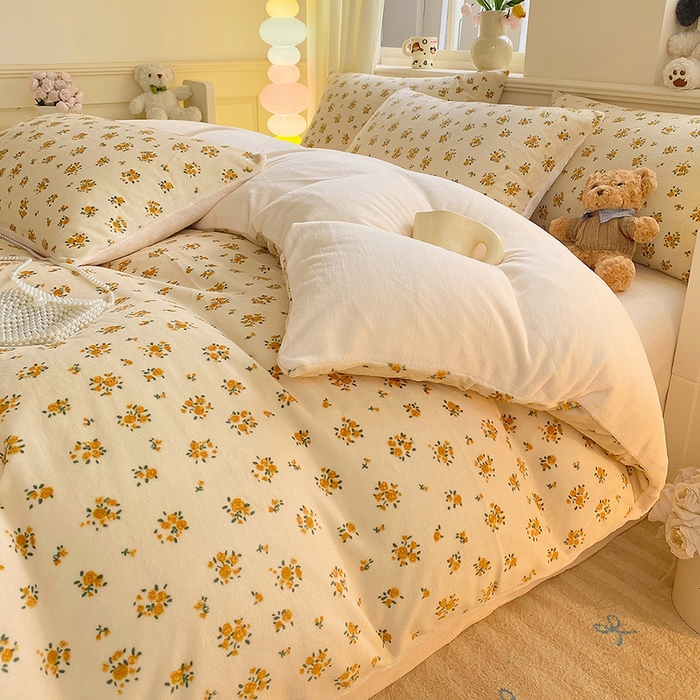 91家纺网 家纺一手货源 找家纺 YYDS网供  2025新款ins风牛奶绒四件套萌趣卡通三件套花卉单被套秋冬软fufu防静电 田国小花