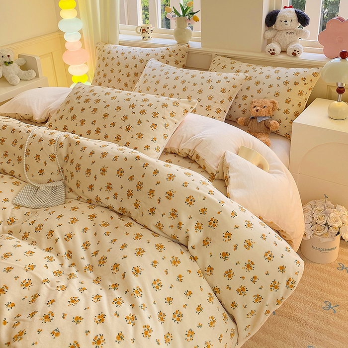 91家纺网 家纺一手货源 找家纺 YYDS网供  2025新款ins风牛奶绒四件套萌趣卡通三件套花卉单被套秋冬软fufu防静电 田国小花