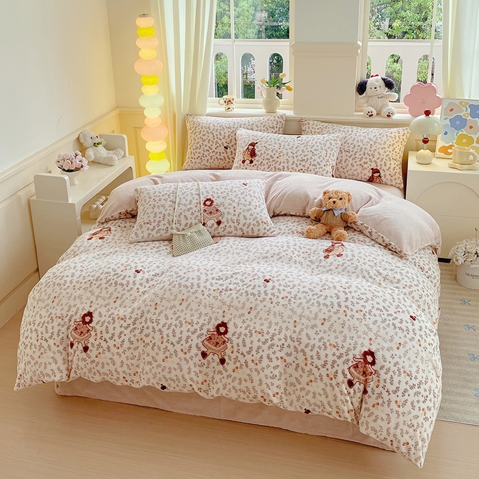 91家纺网 家纺一手货源 找家纺 YYDS网供  2025新款ins风牛奶绒四件套萌趣卡通三件套花卉单被套秋冬软fufu防静电 甜美花间女孩