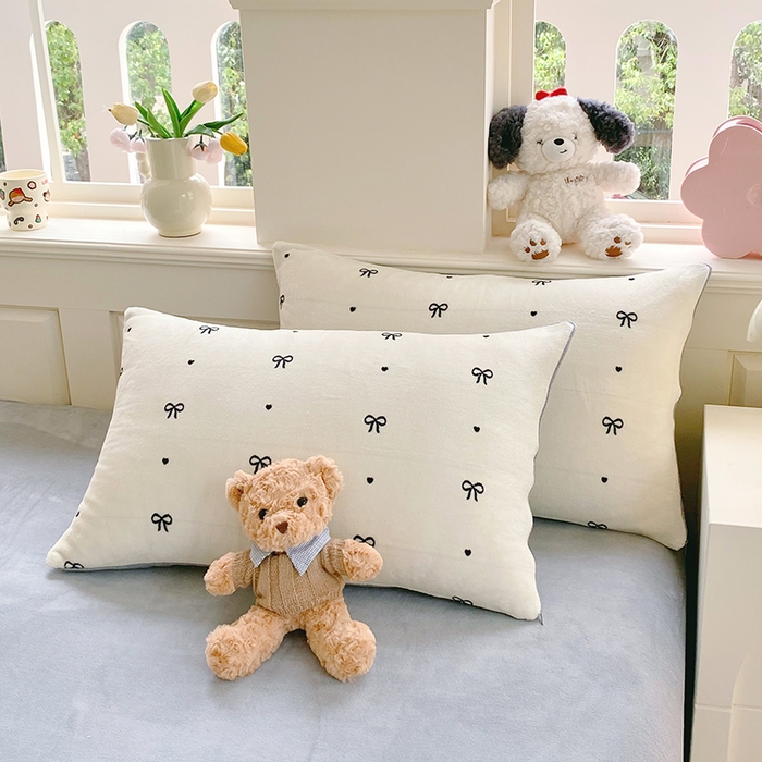 91家纺网 家纺一手货源 找家纺 YYDS网供  2025新款ins风牛奶绒四件套萌趣卡通三件套花卉单被套秋冬软fufu防静电 甜蜜蝴蝶结