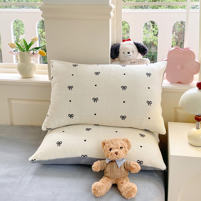 91家纺网 家纺一手货源 找家纺 YYDS网供  2025新款ins风牛奶绒四件套萌趣卡通三件套花卉单被套秋冬软fufu防静电 甜蜜蝴蝶结