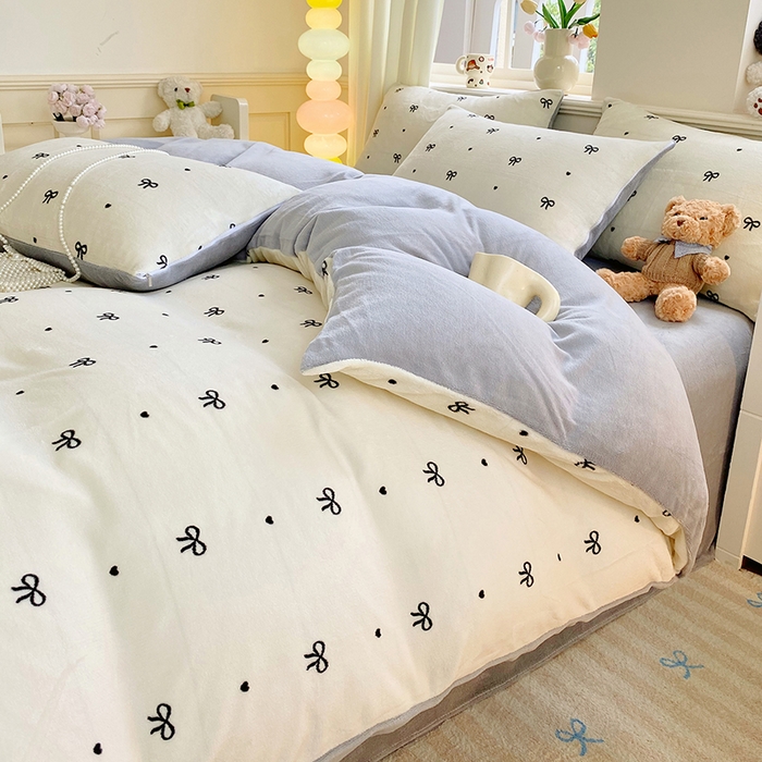 91家纺网 家纺一手货源 找家纺 YYDS网供  2025新款ins风牛奶绒四件套萌趣卡通三件套花卉单被套秋冬软fufu防静电 甜蜜蝴蝶结