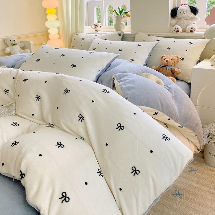 91家纺网 家纺一手货源 找家纺 YYDS网供  2025新款ins风牛奶绒四件套萌趣卡通三件套花卉单被套秋冬软fufu防静电 甜蜜蝴蝶结