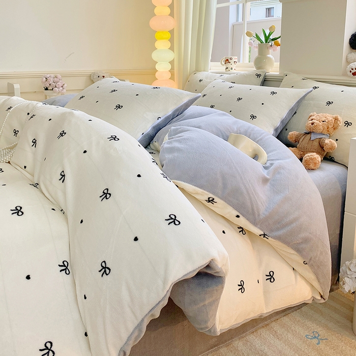 91家纺网 家纺一手货源 找家纺 YYDS网供  2025新款ins风牛奶绒四件套萌趣卡通三件套花卉单被套秋冬软fufu防静电 甜蜜蝴蝶结