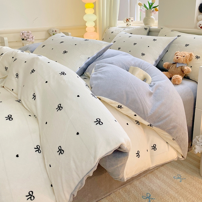 91家纺网 家纺一手货源 找家纺 YYDS网供  2025新款ins风牛奶绒四件套萌趣卡通三件套花卉单被套秋冬软fufu防静电 甜蜜蝴蝶结