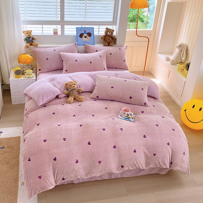 91家纺网 家纺一手货源 找家纺 YYDS网供  2025新款ins风牛奶绒四件套萌趣卡通三件套花卉单被套秋冬软fufu防静电 条纹爱心如愿