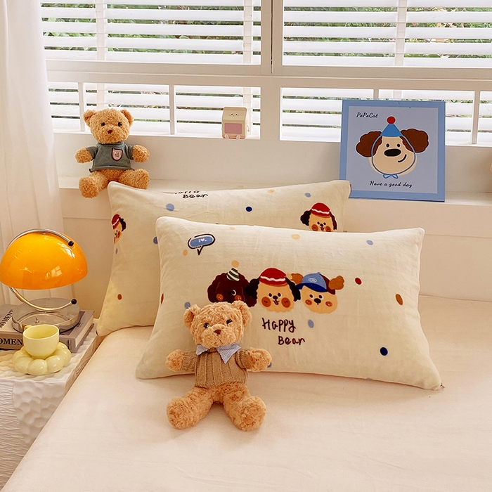 91家纺网 家纺一手货源 找家纺 YYDS网供  2025新款ins风牛奶绒四件套萌趣卡通三件套花卉单被套秋冬软fufu防静电 旺旺乐狗波点