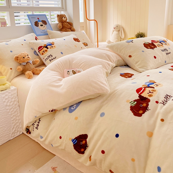 91家纺网 家纺一手货源 找家纺 YYDS网供  2025新款ins风牛奶绒四件套萌趣卡通三件套花卉单被套秋冬软fufu防静电 旺旺乐狗波点