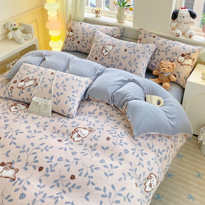 91家纺网 家纺一手货源 找家纺 YYDS网供  2025新款ins风牛奶绒四件套萌趣卡通三件套花卉单被套秋冬软fufu防静电 叶子繁花萌兔