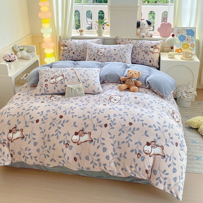 91家纺网 家纺一手货源 找家纺 YYDS网供  2025新款ins风牛奶绒四件套萌趣卡通三件套花卉单被套秋冬软fufu防静电 叶子繁花萌兔