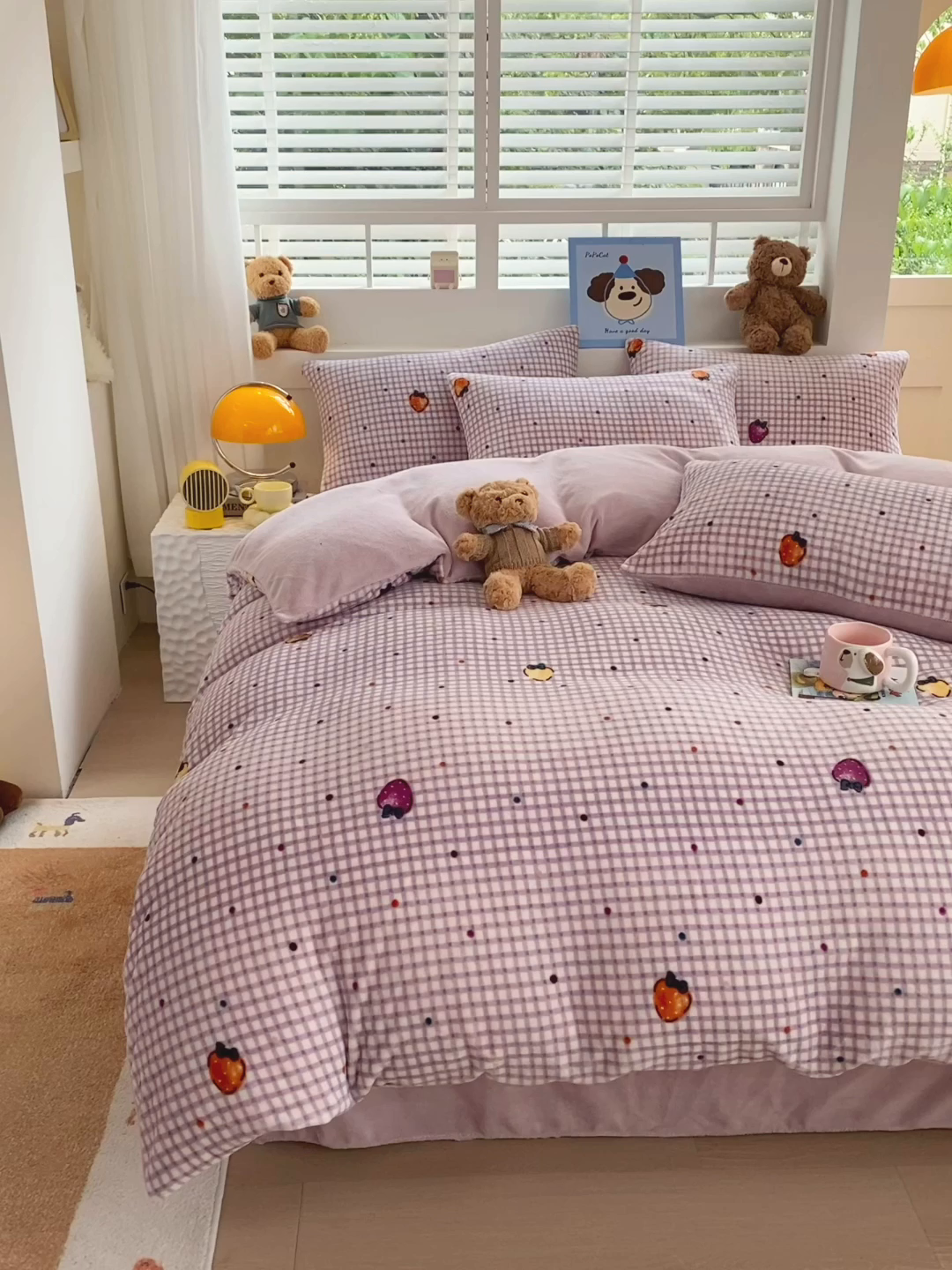 91家纺网 家纺一手货源 找家纺 YYDS网供  2025新款ins风牛奶绒四件套萌趣卡通三件套花卉单被套秋冬软fufu防静电 彩色草莓波点