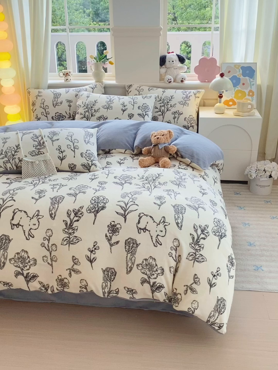 91家纺网 家纺一手货源 找家纺 YYDS网供  2025新款ins风牛奶绒四件套萌趣卡通三件套花卉单被套秋冬软fufu防静电 丛林兔影斯基