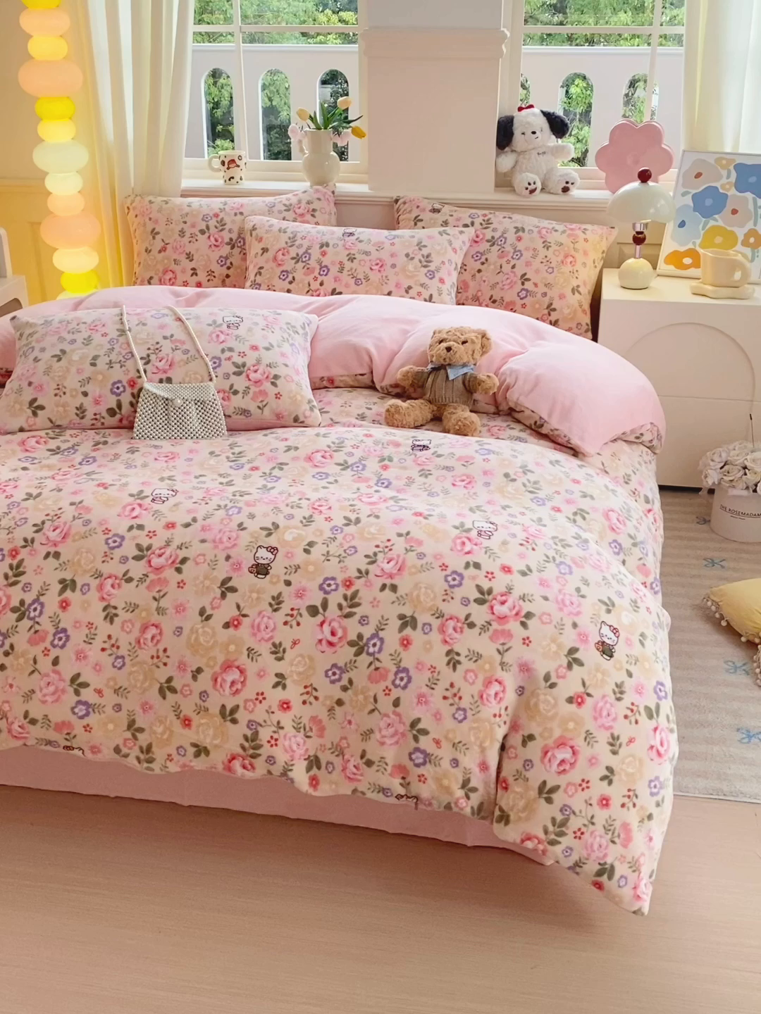 91家纺网 家纺一手货源 找家纺 YYDS网供  2025新款ins风牛奶绒四件套萌趣卡通三件套花卉单被套秋冬软fufu防静电 花园猫语日记