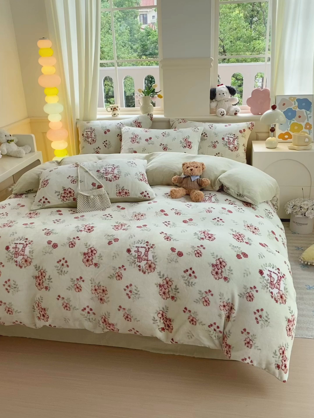 91家纺网 家纺一手货源 找家纺 YYDS网供  2025新款ins风牛奶绒四件套萌趣卡通三件套花卉单被套秋冬软fufu防静电 两小花落玉兔