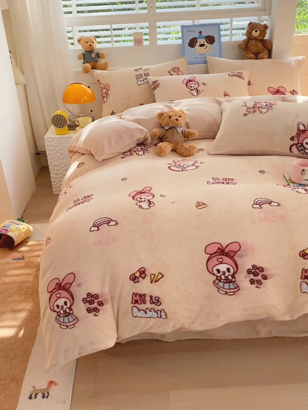 91家纺网 家纺一手货源 找家纺 YYDS网供  2025新款ins风牛奶绒四件套萌趣卡通三件套花卉单被套秋冬软fufu防静电 美乐蒂萌