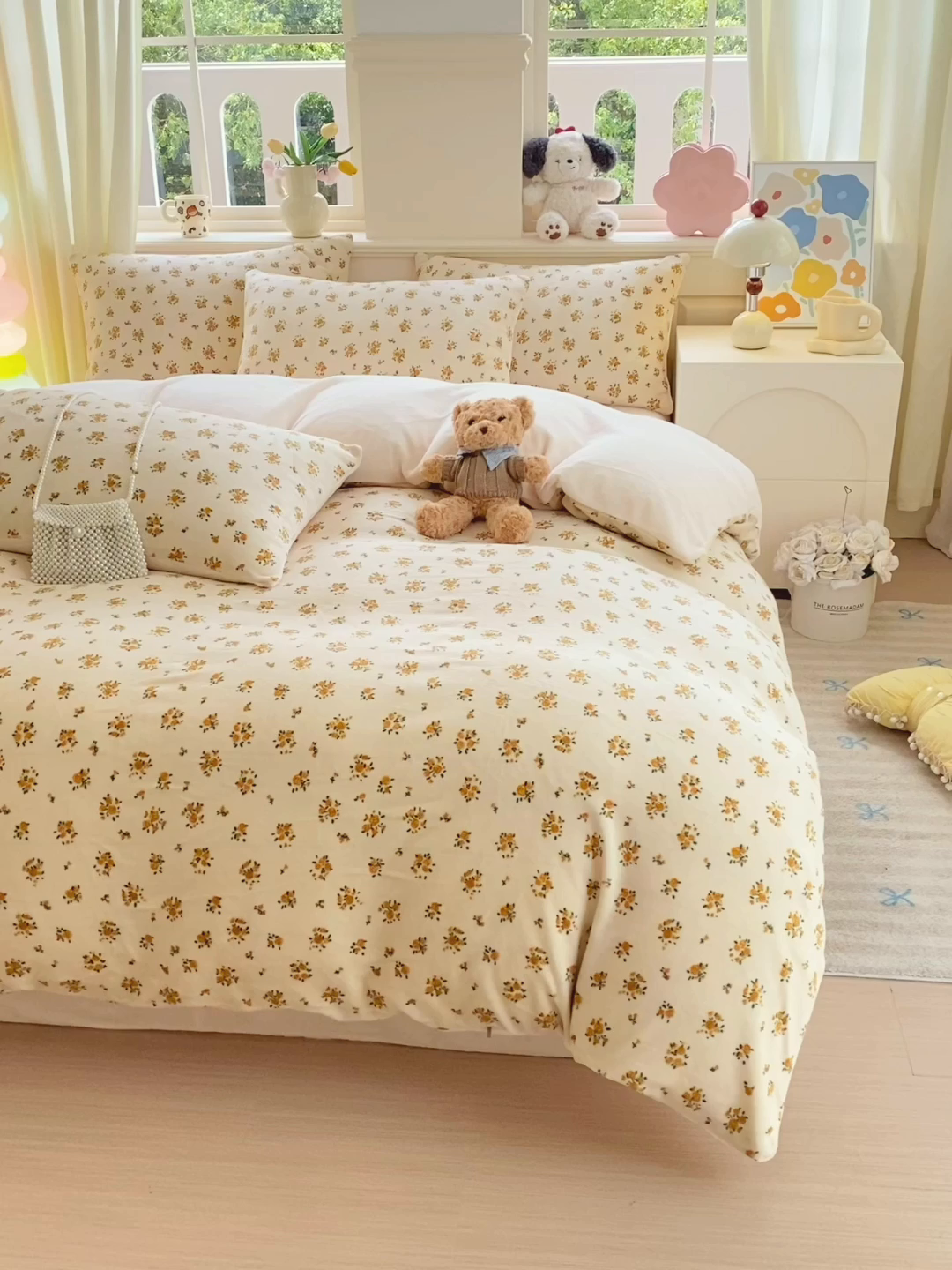 91家纺网 家纺一手货源 找家纺 YYDS网供  2025新款ins风牛奶绒四件套萌趣卡通三件套花卉单被套秋冬软fufu防静电 田国小花