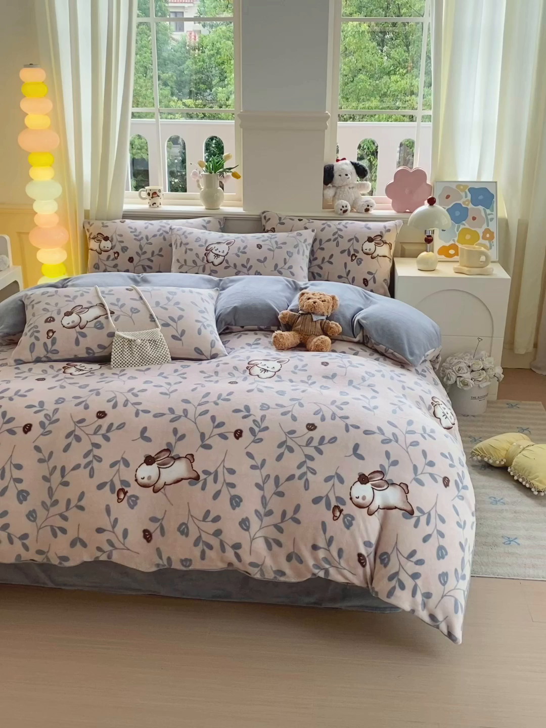 91家纺网 家纺一手货源 找家纺 YYDS网供  2025新款ins风牛奶绒四件套萌趣卡通三件套花卉单被套秋冬软fufu防静电 叶子繁花萌兔