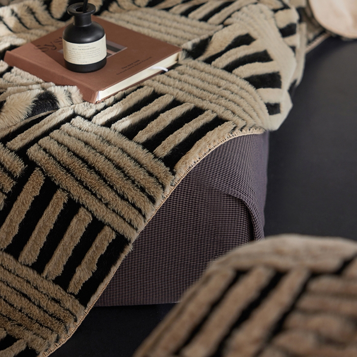 91家纺网 家纺一手货源 找家纺 宜代光年 2025新款云貂绒色织提花双层毯-场景一 素影织梦-咖