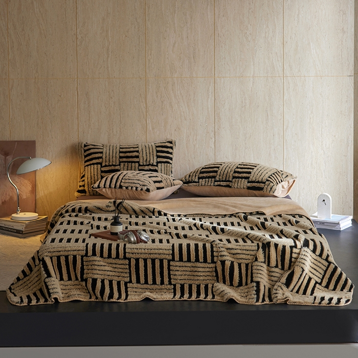 91家纺网 家纺一手货源 找家纺 宜代光年 2025新款云貂绒色织提花双层毯-场景一 素影织梦-咖