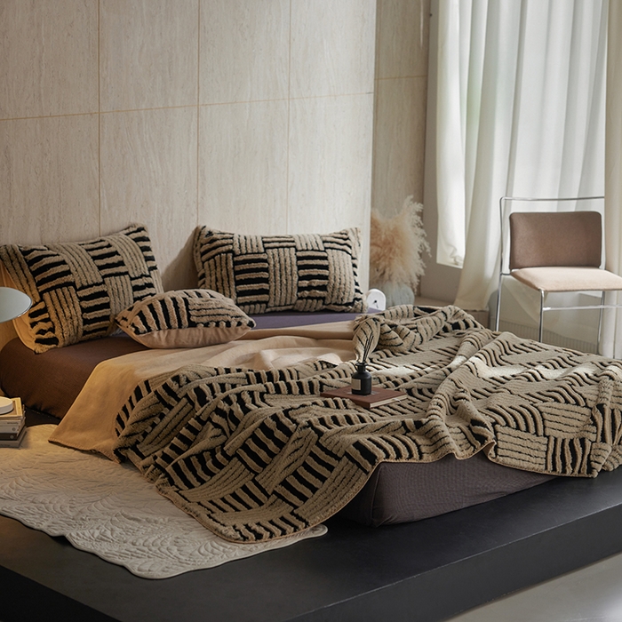 91家纺网 家纺一手货源 找家纺 宜代光年 2025新款云貂绒色织提花双层毯-场景一 素影织梦-咖