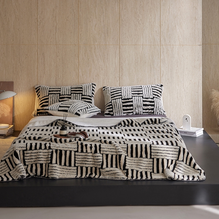 91家纺网 家纺一手货源 找家纺 宜代光年 2025新款云貂绒色织提花双层毯-场景一 素影织梦-白