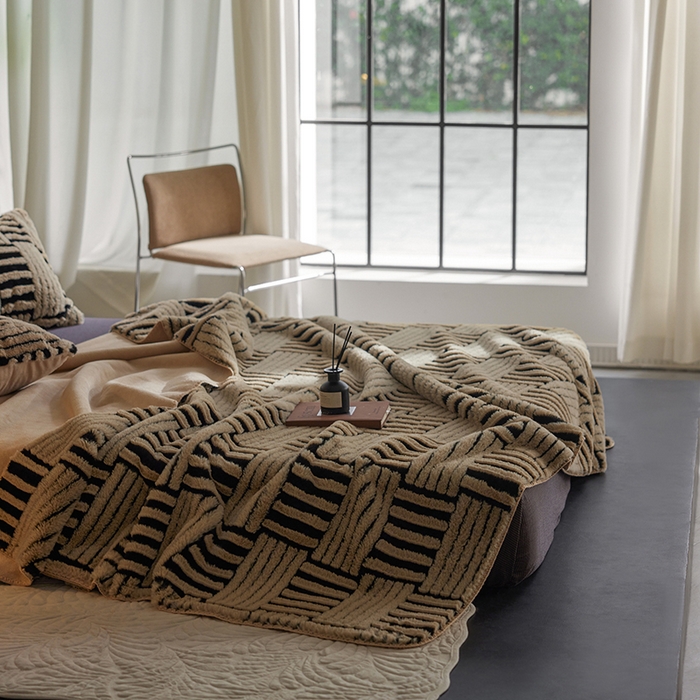 91家纺网 家纺一手货源 找家纺 宜代光年 2025新款云貂绒色织提花双层毯-场景一 素影织梦-咖