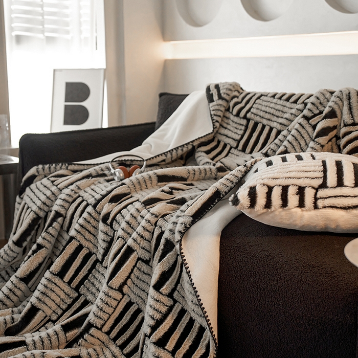 91家纺网 家纺一手货源 找家纺 （总）宜代光年 2025新款云貂绒色织提花双层毯-场景二