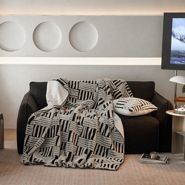 91家纺网 家纺一手货源 找家纺 （总）宜代光年 2025新款云貂绒色织提花双层毯-场景二