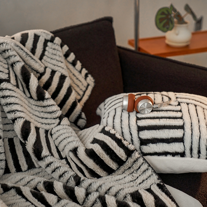 91家纺网 家纺一手货源 找家纺 （总）宜代光年 2025新款云貂绒色织提花双层毯-场景二