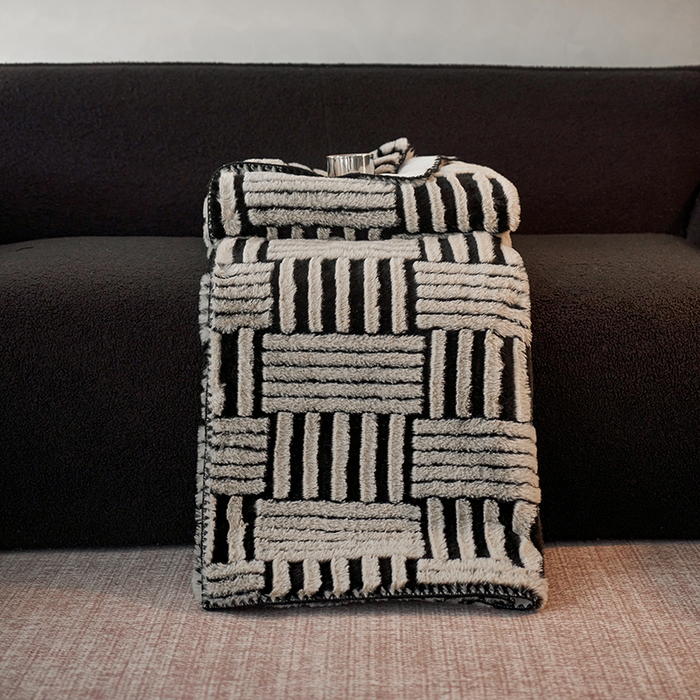 91家纺网 家纺一手货源 找家纺 （总）宜代光年 2025新款云貂绒色织提花双层毯-场景二