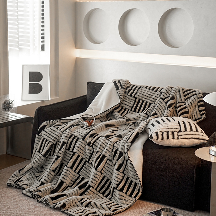 91家纺网 家纺一手货源 找家纺 （总）宜代光年 2025新款云貂绒色织提花双层毯-场景二