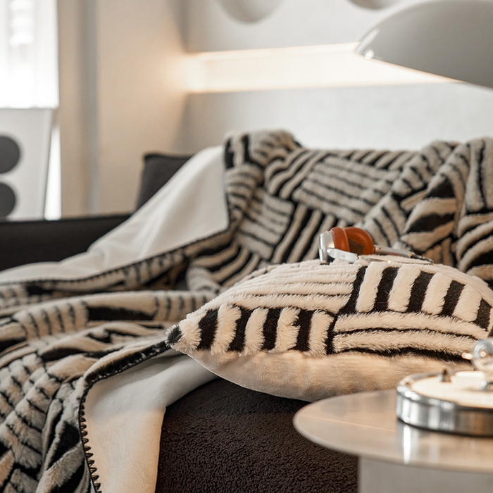 91家纺网 家纺一手货源 找家纺 （总）宜代光年 2025新款云貂绒色织提花双层毯-场景二