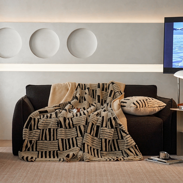 91家纺网 家纺一手货源 找家纺 宜代光年 2025新款云貂绒色织提花双层毯-场景二 素影织梦-咖