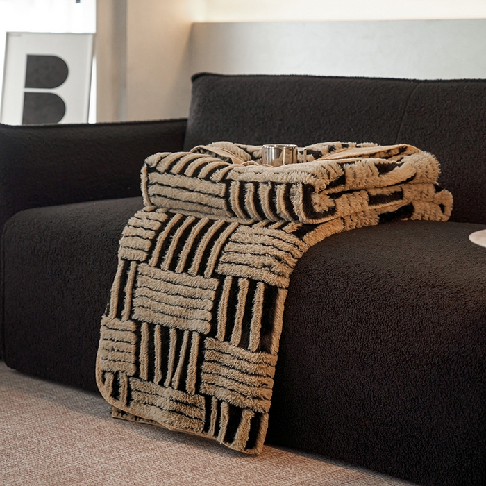 91家纺网 家纺一手货源 找家纺 宜代光年 2025新款云貂绒色织提花双层毯-场景二 素影织梦-咖