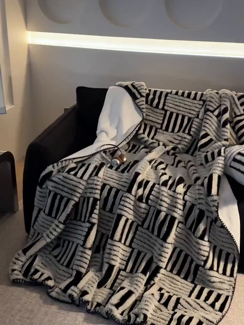 91家纺网 家纺一手货源 找家纺 宜代光年 2025新款云貂绒色织提花双层毯-场景二 素影织梦-咖