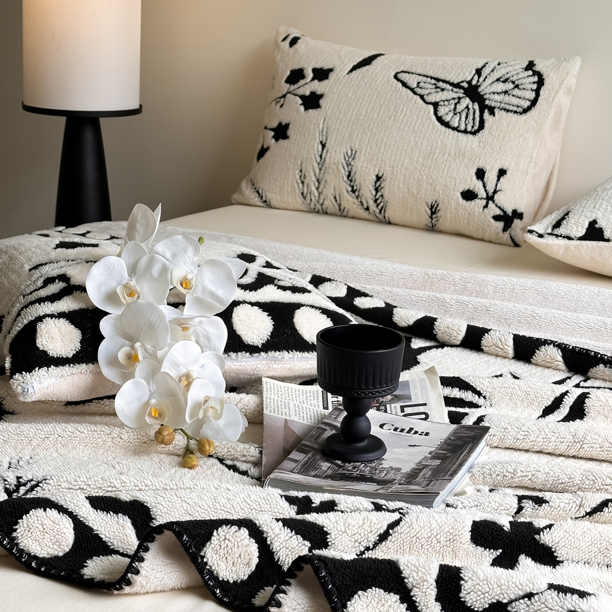 91家纺网 家纺一手货源 找家纺 宜代光年 2025新款阳离子大提花复合绒毯子毛毯 草木蝶影