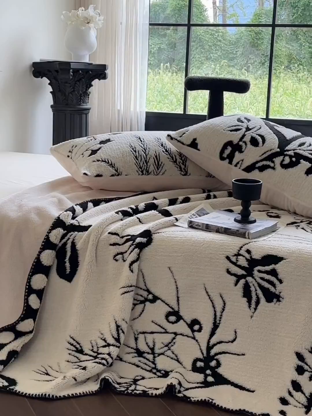 91家纺网 家纺一手货源 找家纺 宜代光年 2025新款阳离子大提花复合绒毯子毛毯 草木蝶影