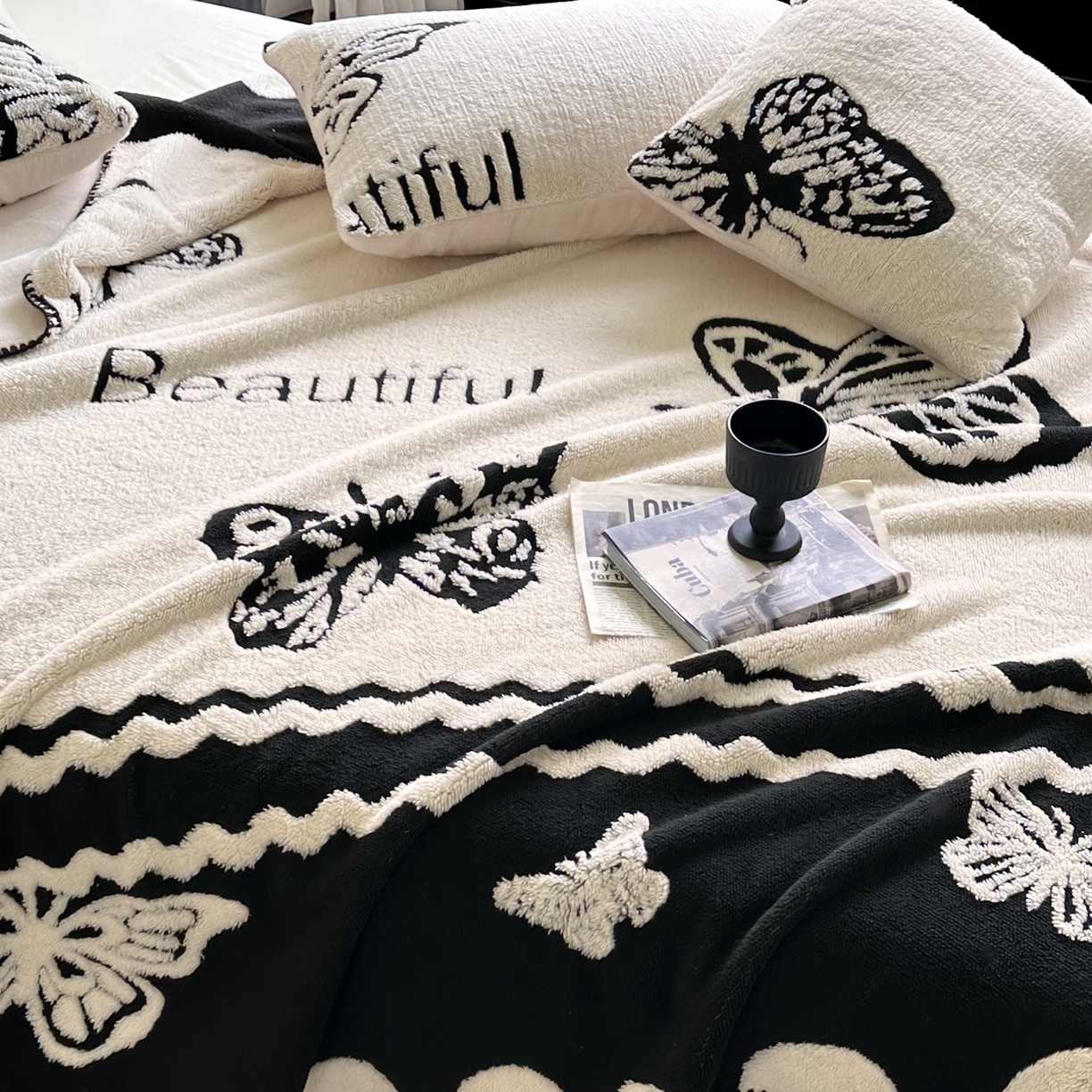 91家纺网 家纺一手货源 找家纺 宜代光年 2025新款阳离子大提花复合绒毯子毛毯 蝶舞翩翩