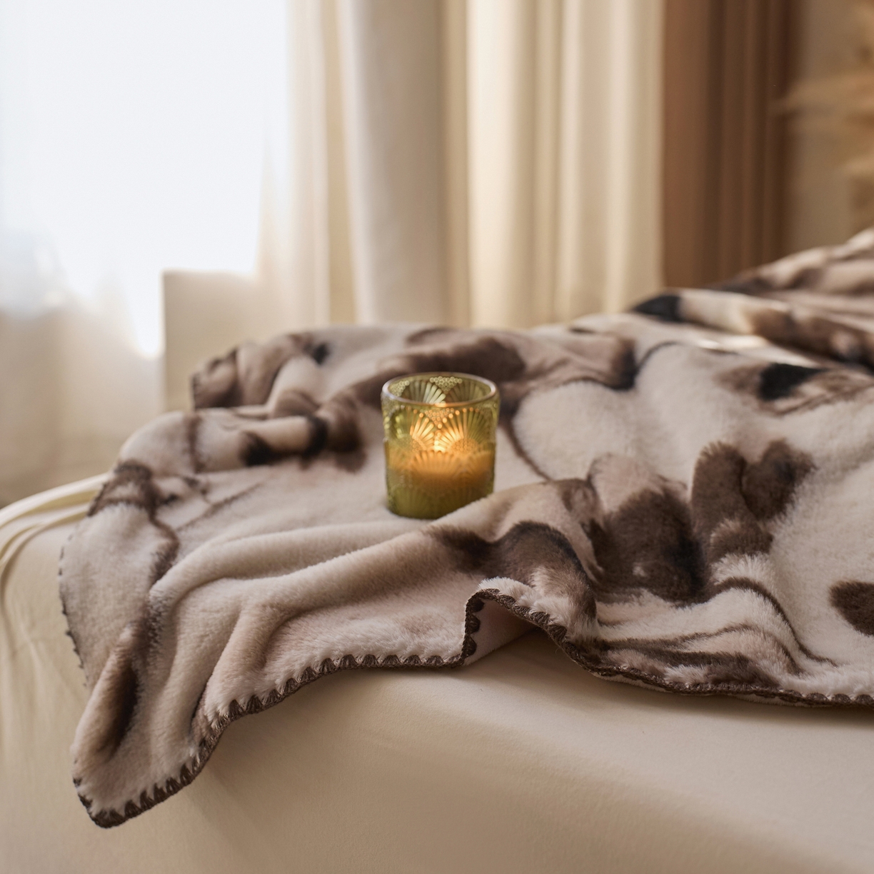 91家纺网 家纺一手货源 找家纺 宜代光年 2025新款小米貂印花复合绒毯毯子-系列一 绒毯-墨染花簇