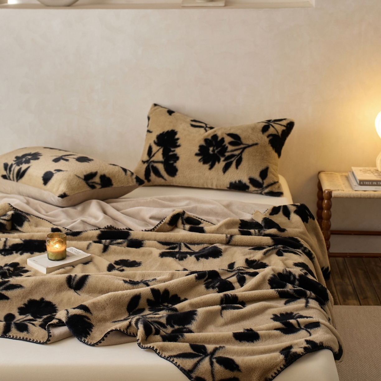 91家纺网 家纺一手货源 找家纺 宜代光年 2025新款小米貂印花复合绒毯毯子-系列一 绒毯-墨韵花影