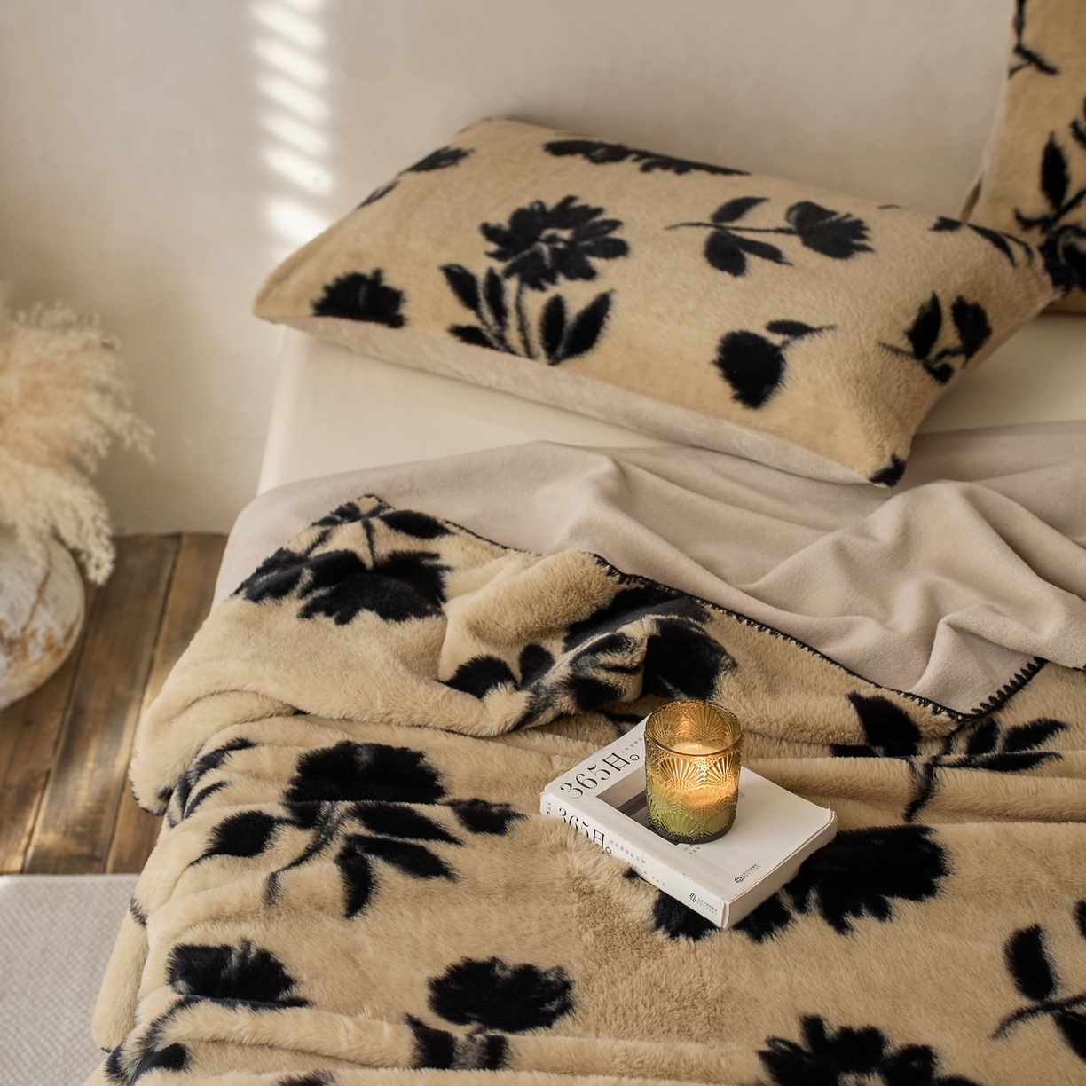 91家纺网 家纺一手货源 找家纺 宜代光年 2025新款小米貂印花复合绒毯毯子-系列一 绒毯-墨韵花影