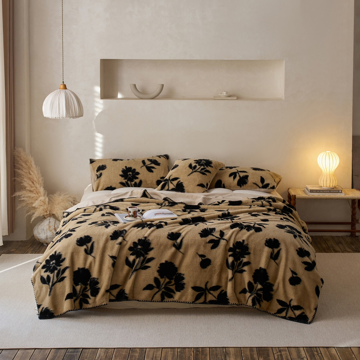 91家纺网 家纺一手货源 找家纺 宜代光年 2025新款小米貂印花复合绒毯毯子-系列一 绒毯-墨韵花影