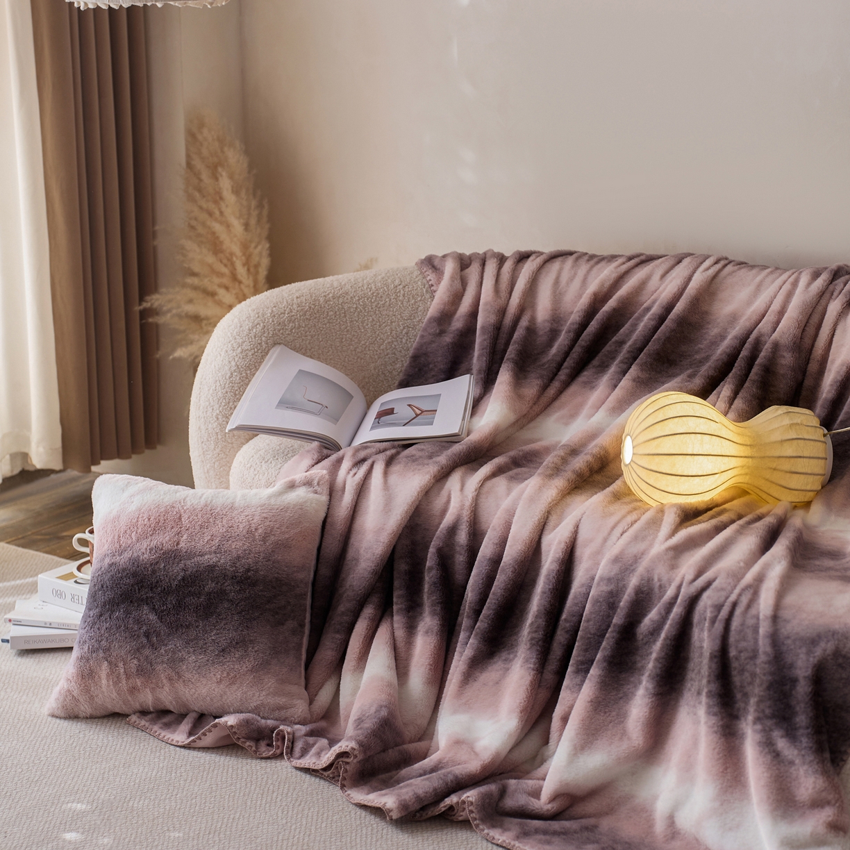 91家纺网 家纺一手货源 找家纺 宜代光年 2025新款小米貂印花复合绒毯毯子-系列一 绒毯-粉雾渐染