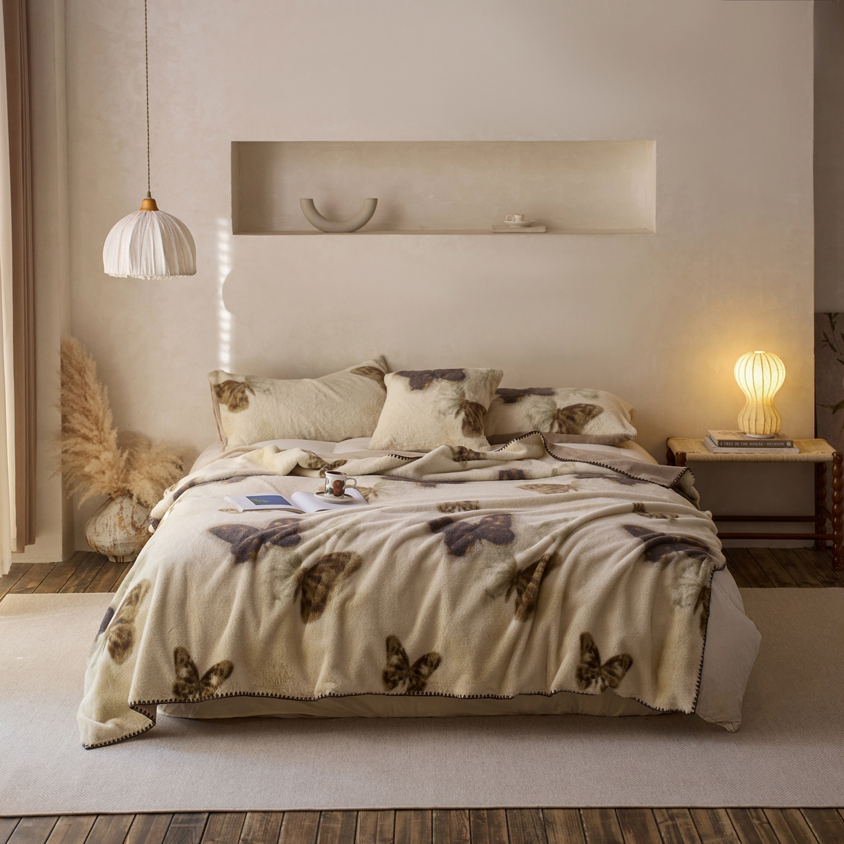 91家纺网 家纺一手货源 找家纺 宜代光年 2025新款小米貂印花复合绒毯毯子-系列一 绒毯-蝶语