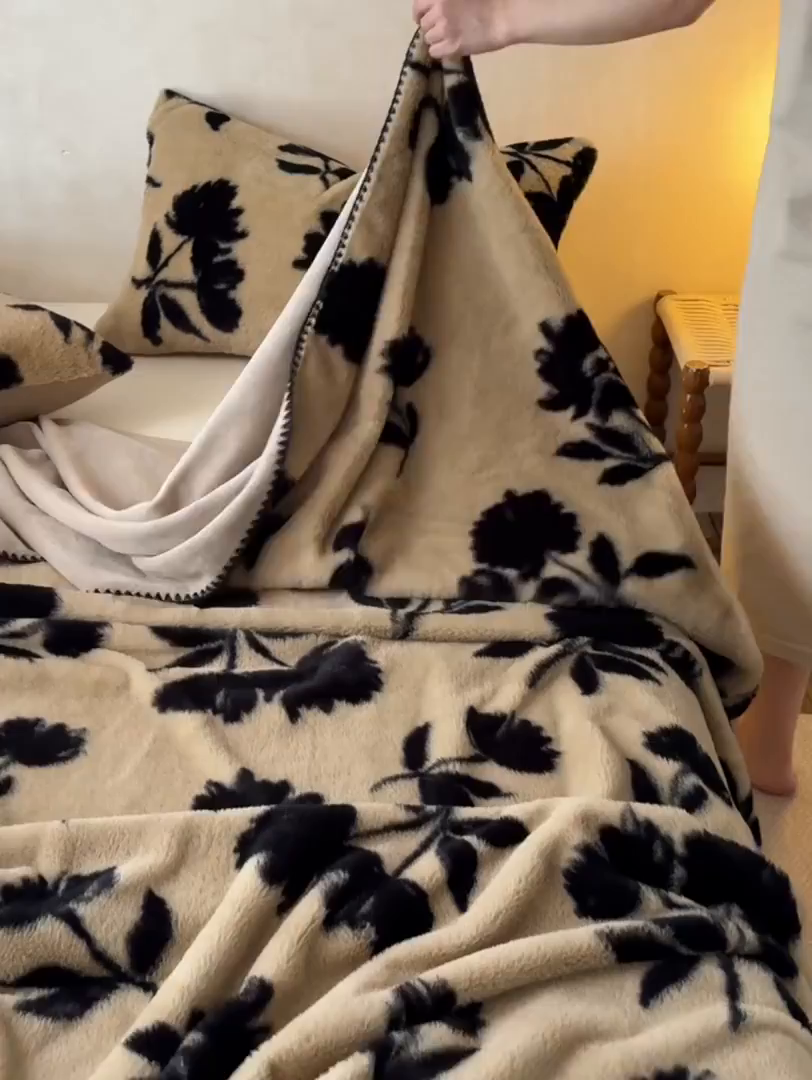 91家纺网 家纺一手货源 找家纺 宜代光年 2025新款小米貂印花复合绒毯毯子-系列一 绒毯-墨韵花影