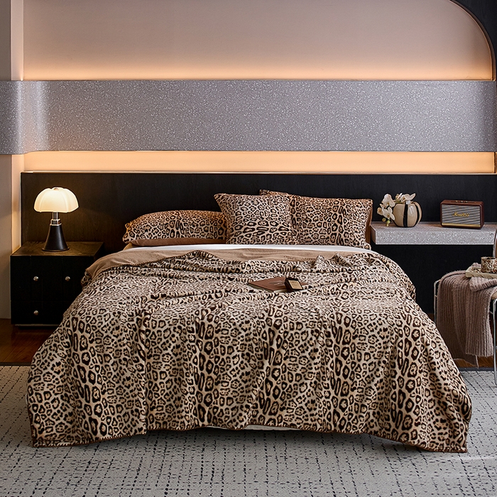 91家纺网 家纺一手货源 找家纺 （总）宜代光年 2025新款小米貂印花复合绒毯毯子-系列二