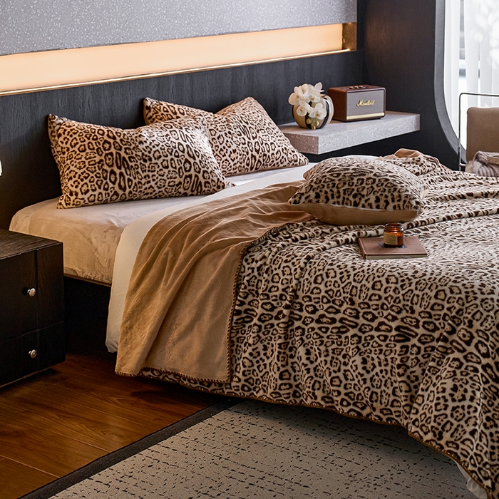 91家纺网 家纺一手货源 找家纺 （总）宜代光年 2025新款小米貂印花复合绒毯毯子-系列二