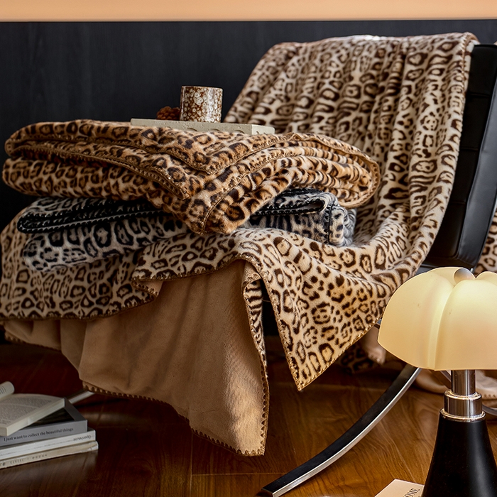 91家纺网 家纺一手货源 找家纺 宜代光年 2025新款小米貂印花复合绒毯毯子-系列二 组合