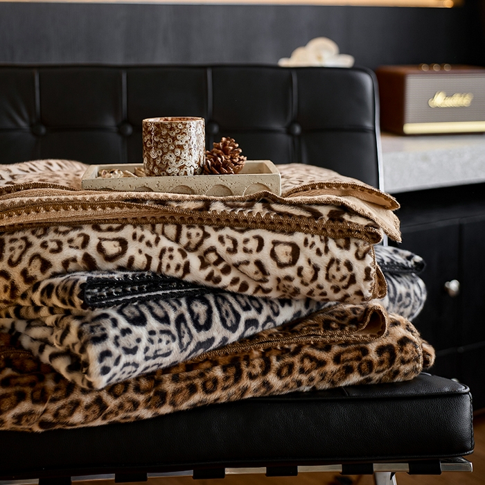 91家纺网 家纺一手货源 找家纺 宜代光年 2025新款小米貂印花复合绒毯毯子-系列二 组合