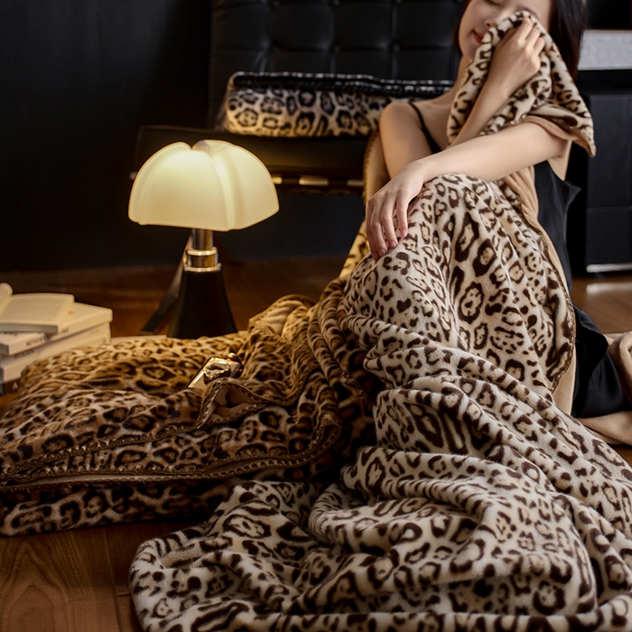 91家纺网 家纺一手货源 找家纺 宜代光年 2025新款小米貂印花复合绒毯毯子-系列二 组合